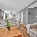 Cozy 4 Bedroom Home In Cornwall