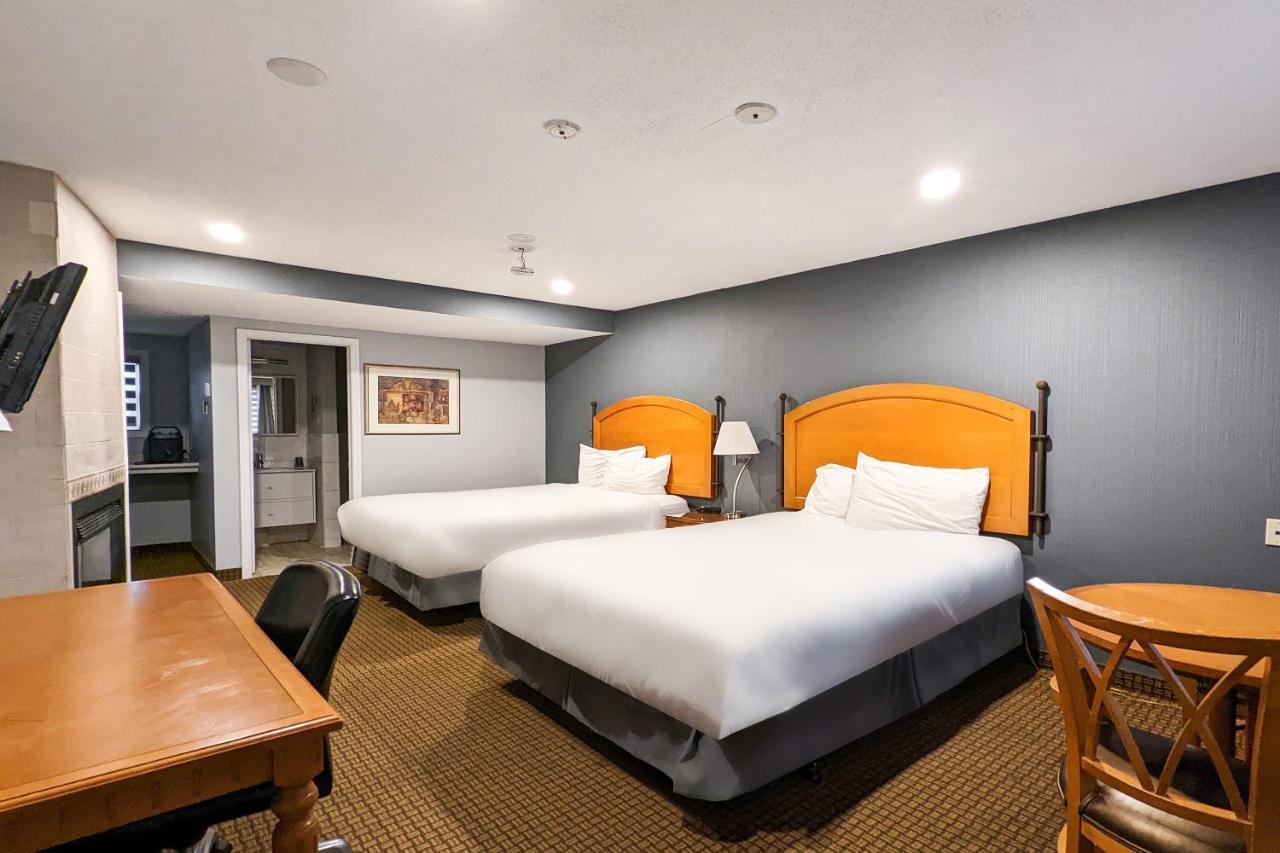 Hotel First Canada Hwy 401 On 2*
