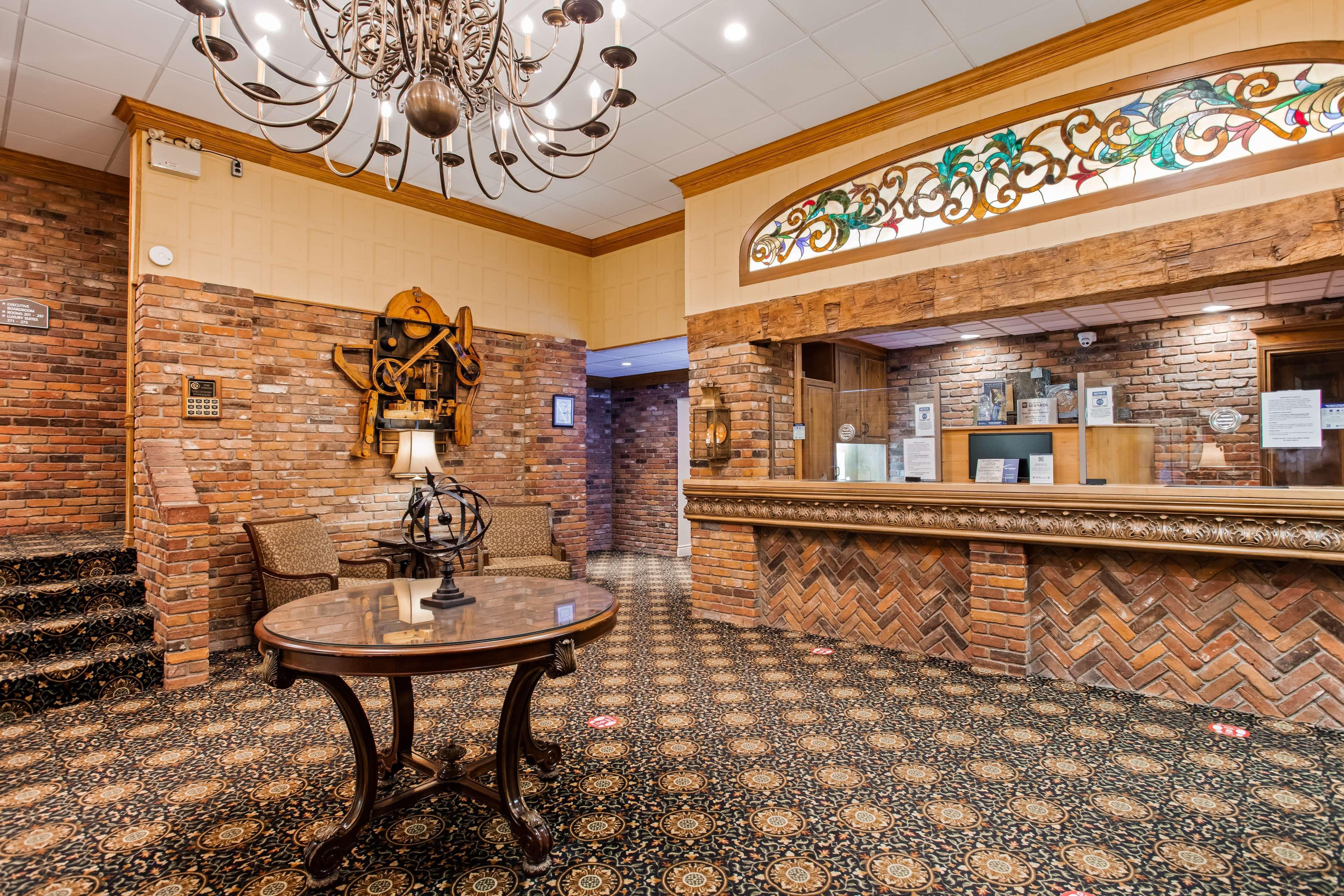 Western Parkway & Conference Centre Hotel
