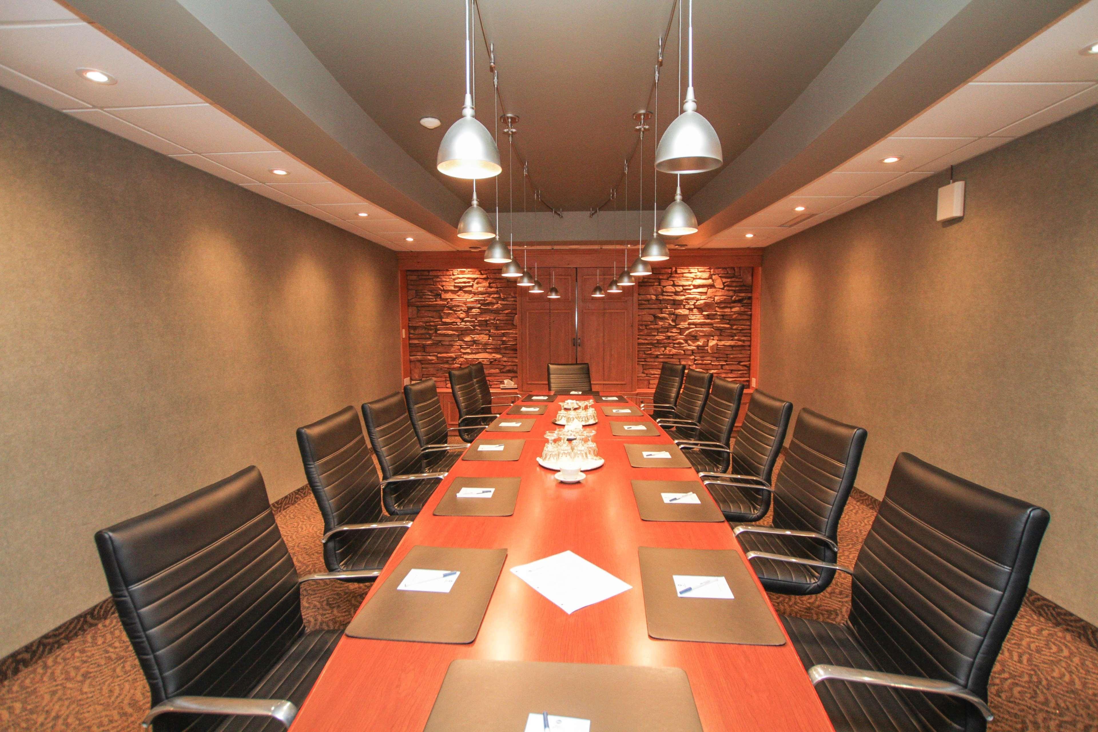 Hotel Western Parkway & Conference Centre