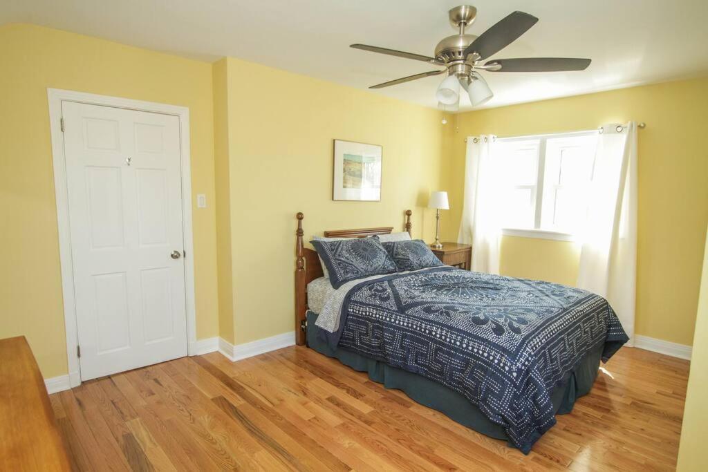 Homey Single Family On Old Orchard Cornwall