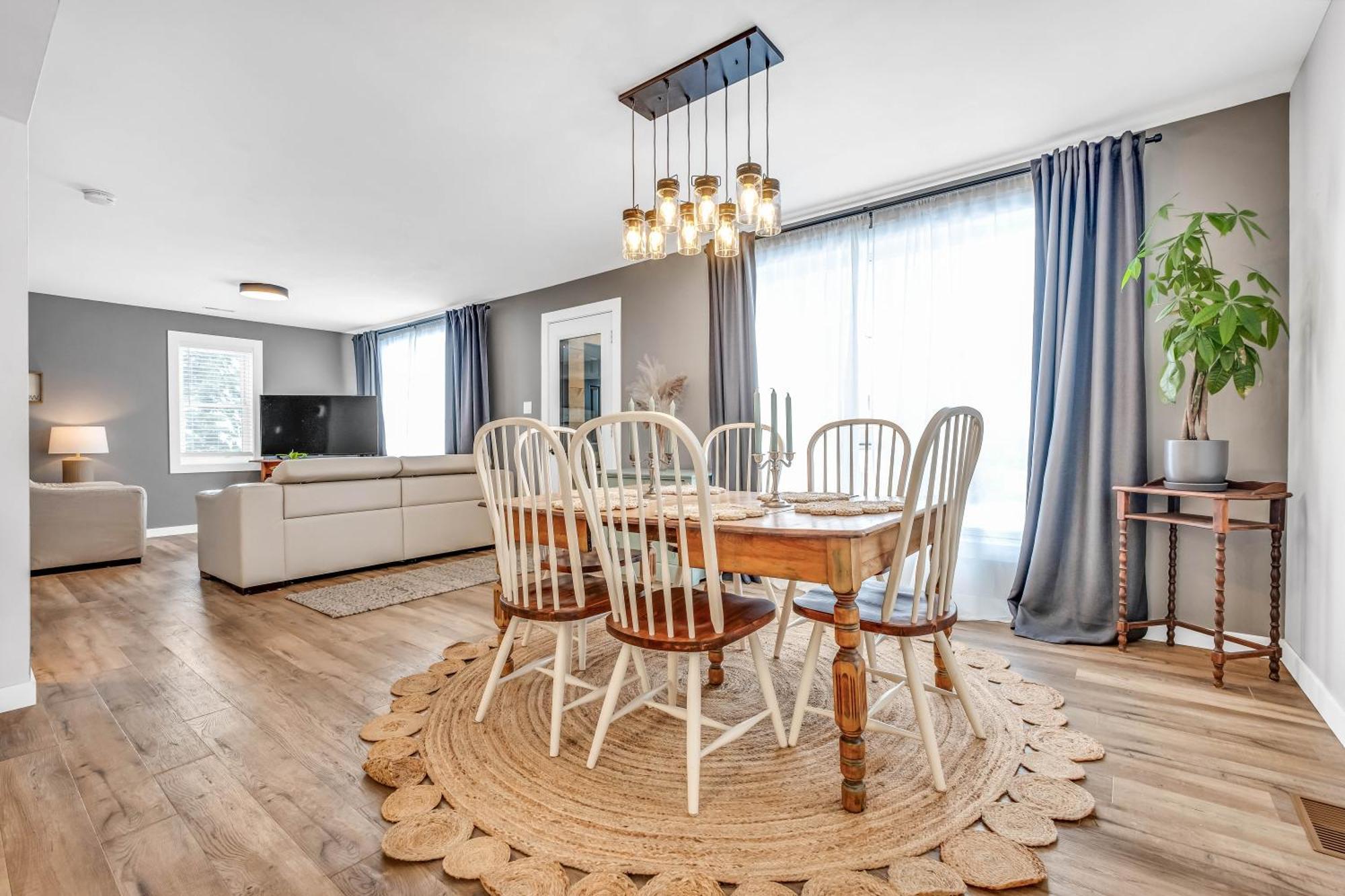 Cozy 4 Bedroom In Casa de férias