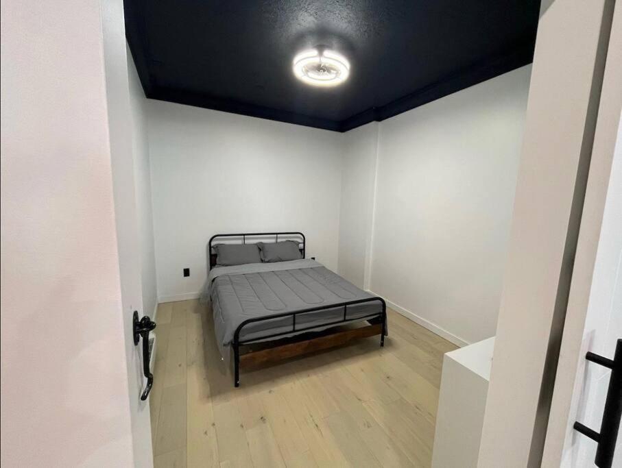 Newly Renovated In The Heart Of * Cornwall