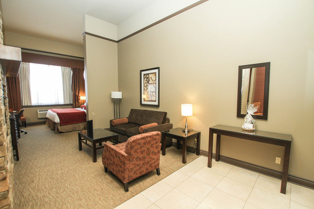 Western Parkway & Conference Centre Hotel 3*