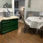 Entire 2-Bedroom Bungalow