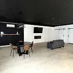Newly Renovated Apartment In The Heart Of Cornwall