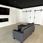 Newly Renovated Apartment In The Heart Of Cornwall