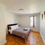 Charming & Cozy Family Home Near Plaza, Movie Hall