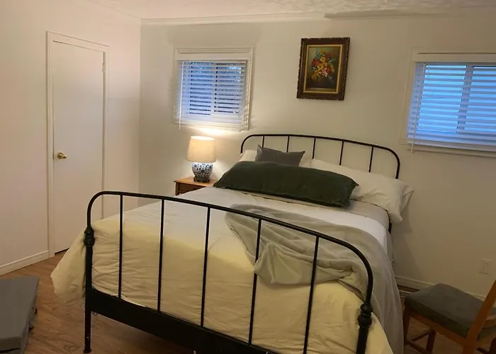Entire 2-Bedroom Bungalow