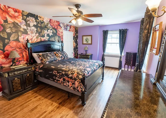 Cardinal Inn Romantic Room