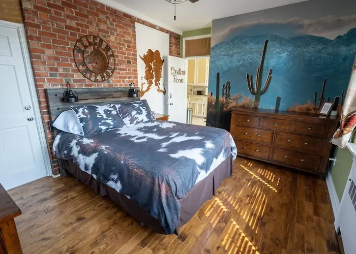 Cardinal Inn Western Room