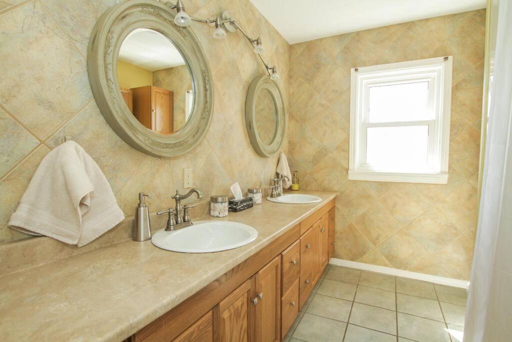 Homey Single Family On Old Orchard Holiday home