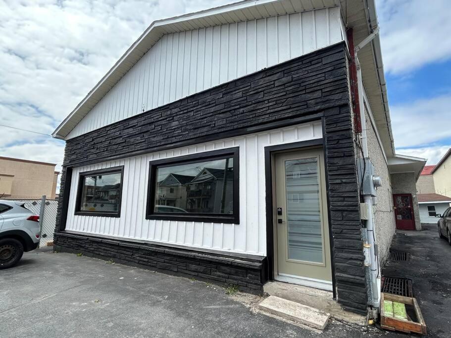 Newly Renovated In The Heart Of Apartamento Cornwall